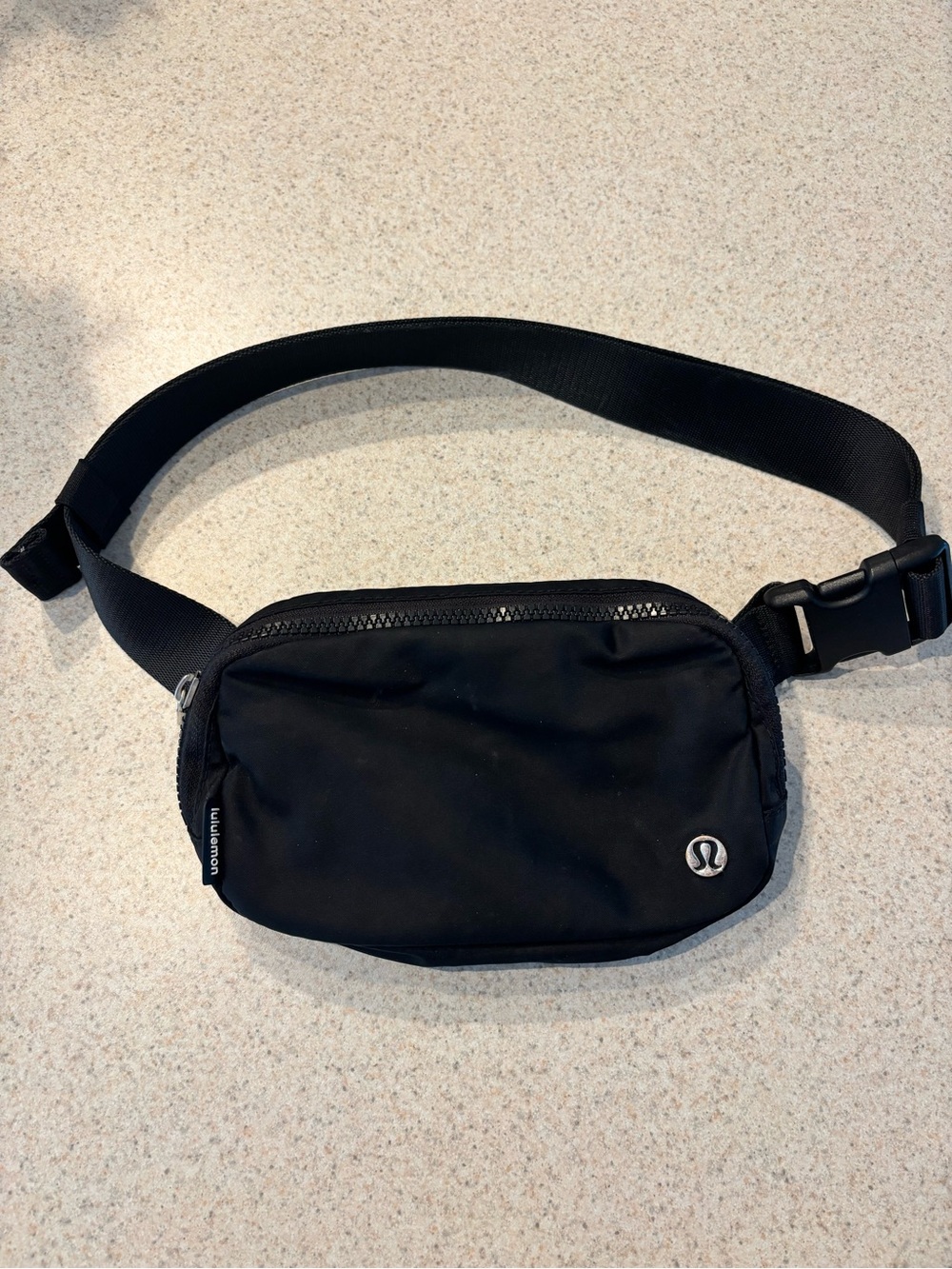 Lululemon everywhere belt bag